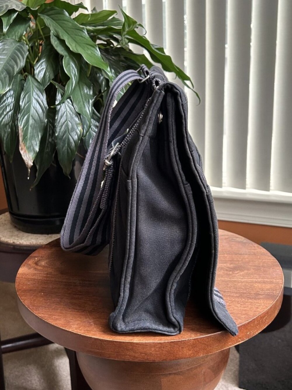 HERMES Toile Fourre-Tout Besace Messenger MM, Black, Gray - Picture 7 of 15